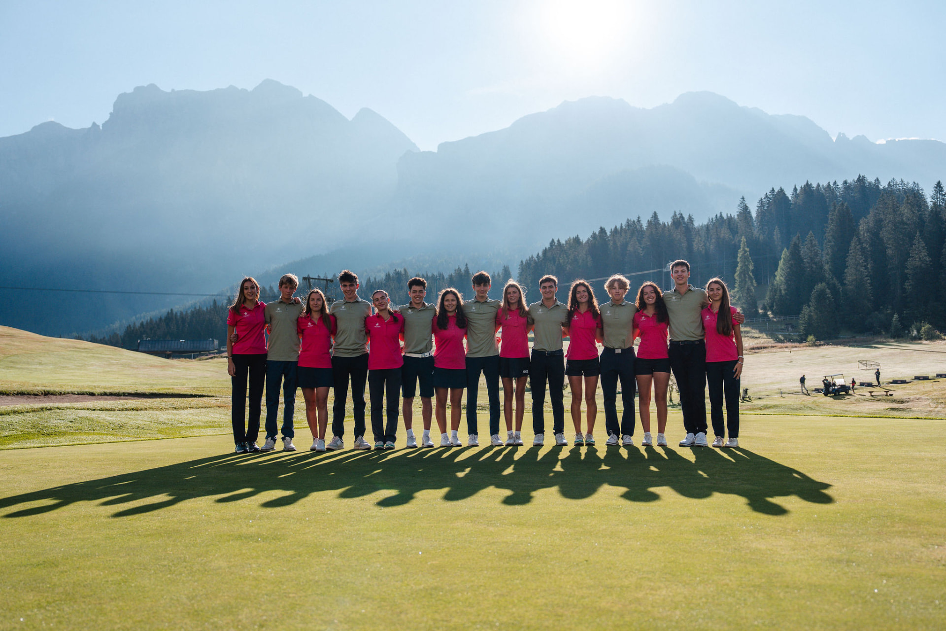 La squadra del Trento – Bolzano Golf Team sul green tra le montagne